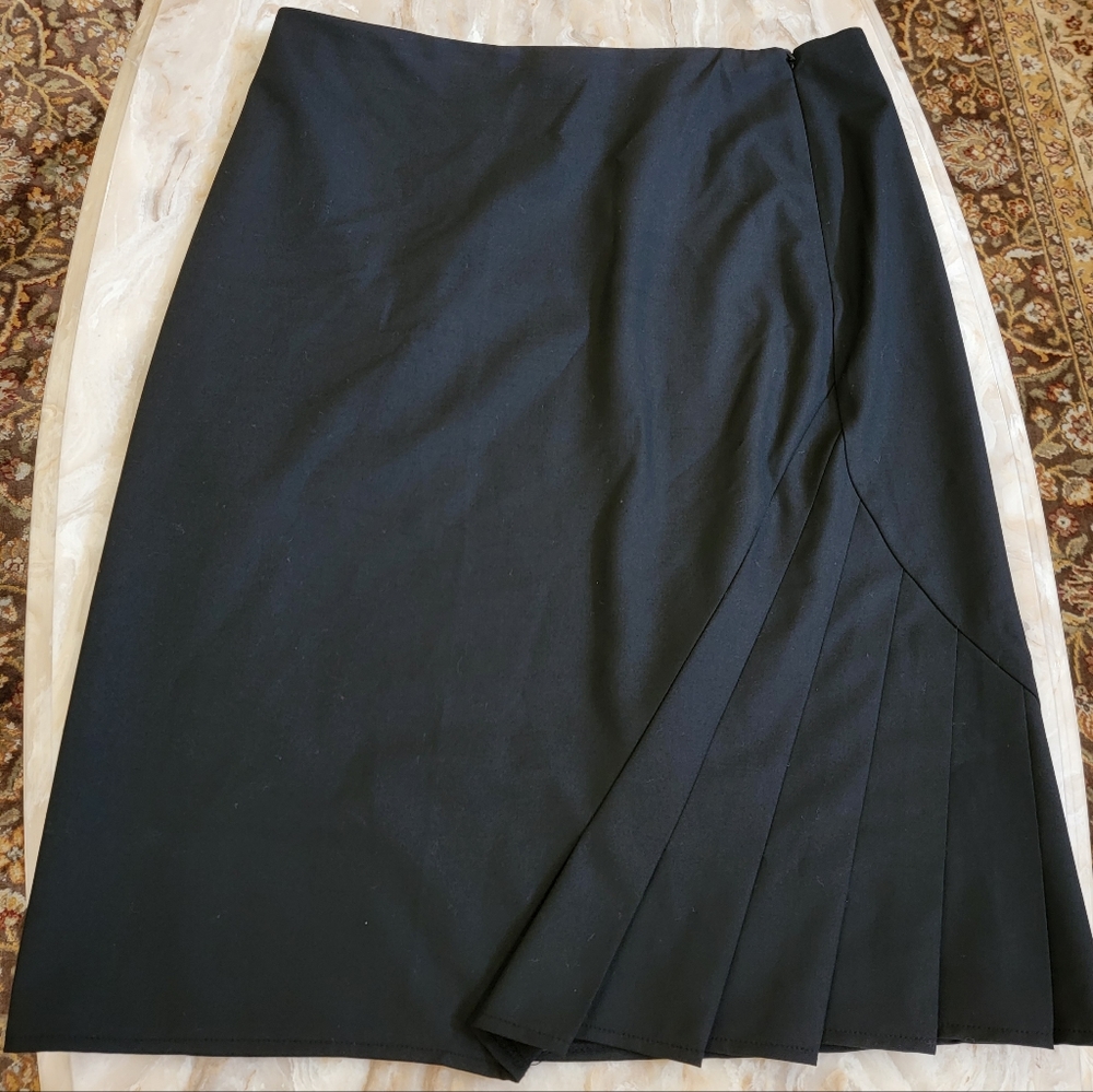 The limited black skirt